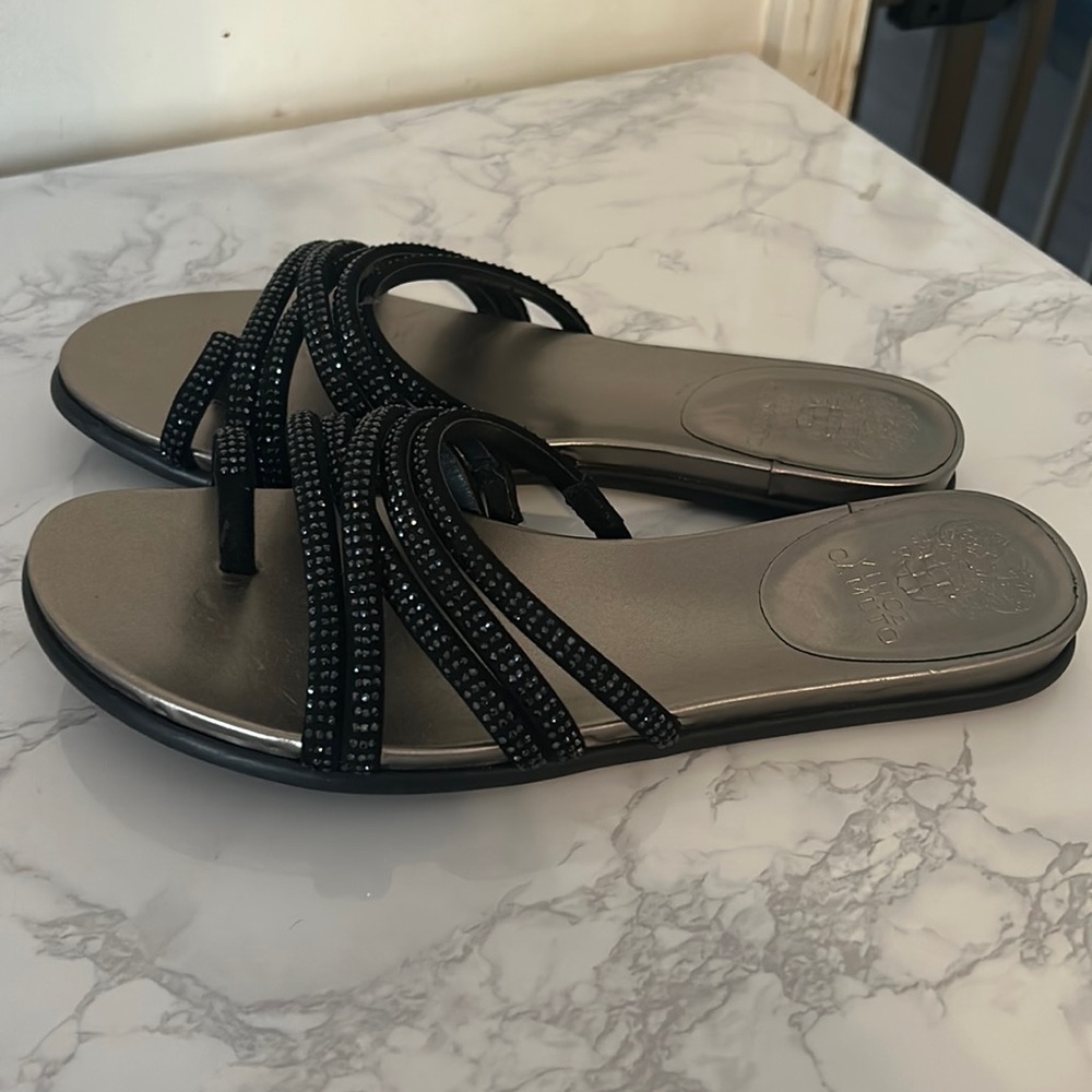 Vince Camuto Sandal flip flop style